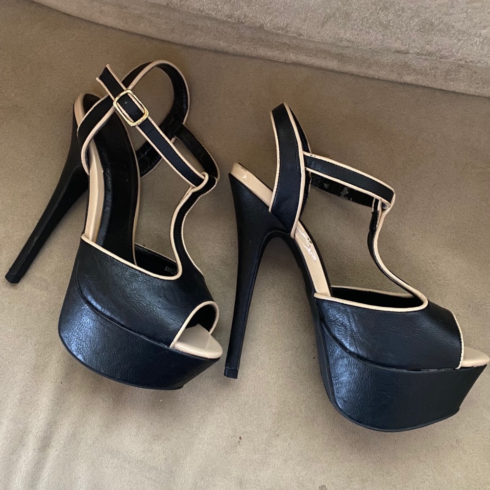 Platform Sandals - Picture 2 of 2